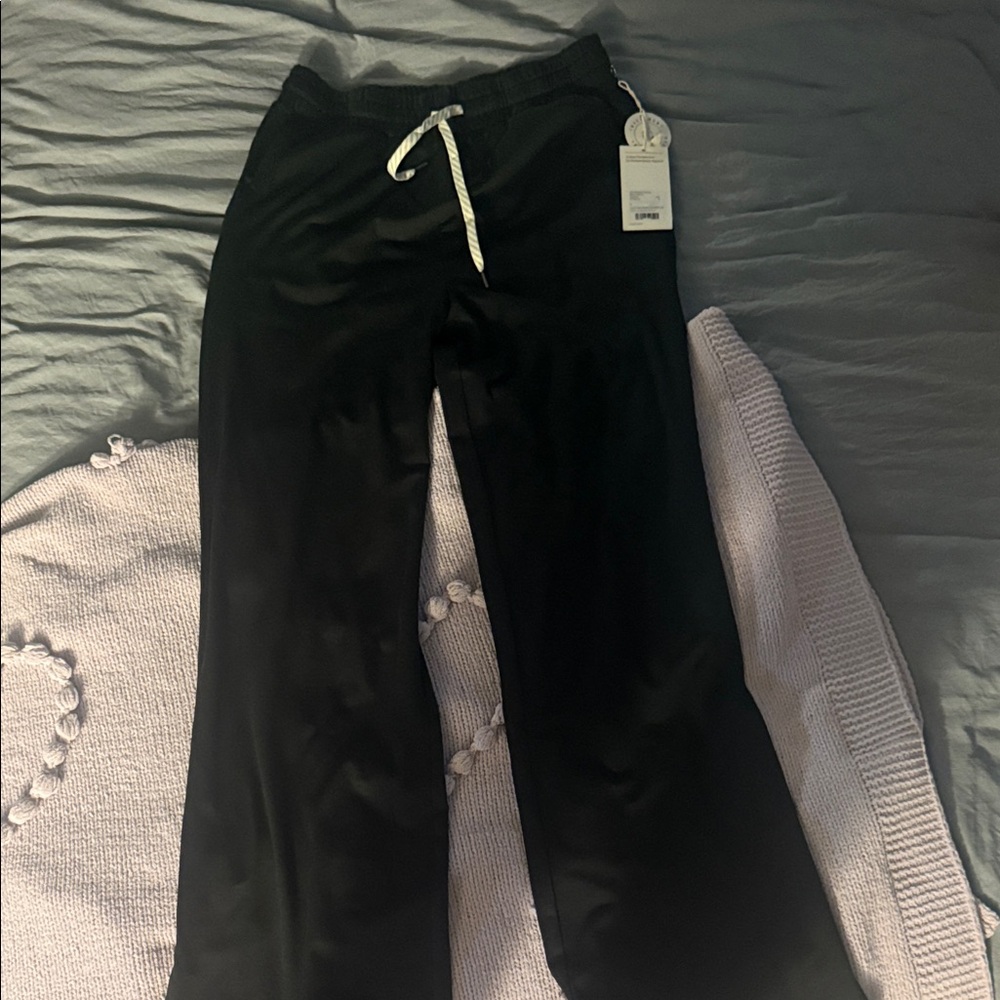 Vuori Black heather halo essential wide leg